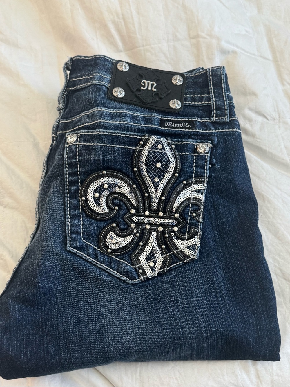 Miss Me Fleur De Lis Embellished Rhinestone Bootcut Jeans Dark Wash, Size 31